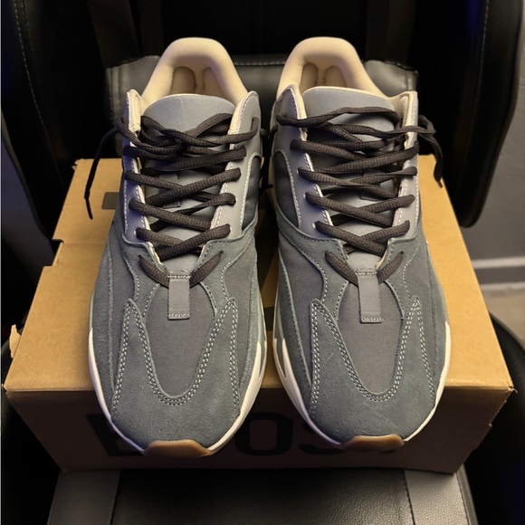 Adidas Yeezy Boost 700 ‘Magnet’ - Picture 2 of 8